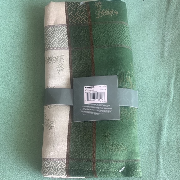 Tablecloth & Napkin Set - Picture 5 of 9